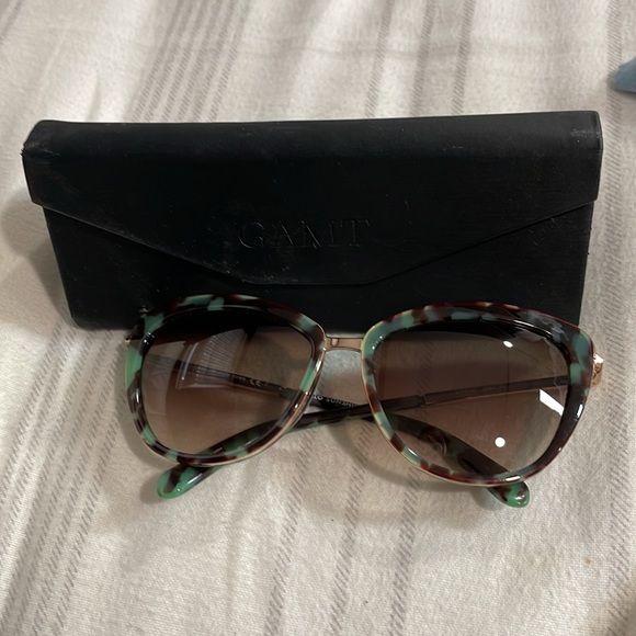 Great use condition
No scratches
No original case but will be sh in one - Picture 5 of 5